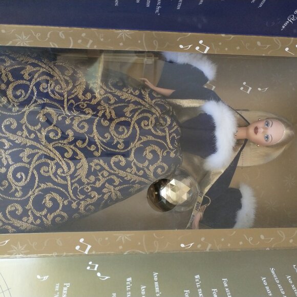 2001 Ring in the New Year Barbie - Picture 4 of 8